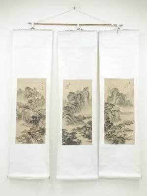 山水図三幅対　肉筆絹本掛軸（箱付）